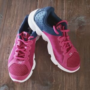 Under Armour Girl Shoes Size 3.5